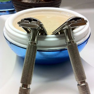 Rasierer: links Gillett...