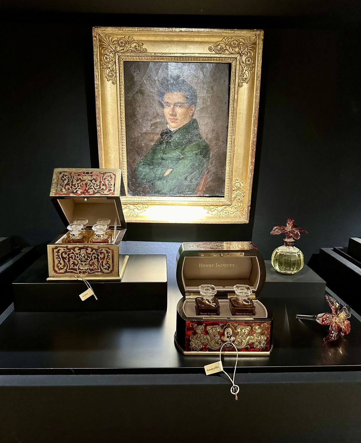 HJ Paris antique Chest