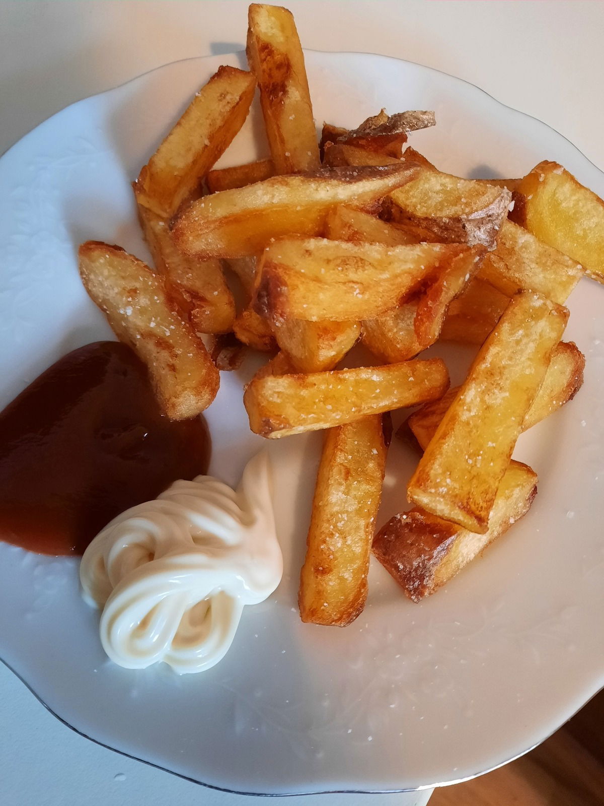 Lilly, mehligkochend, 14 Min. vorgekocht, 5 Min bei 170°. Nicht schlecht 8.5/10