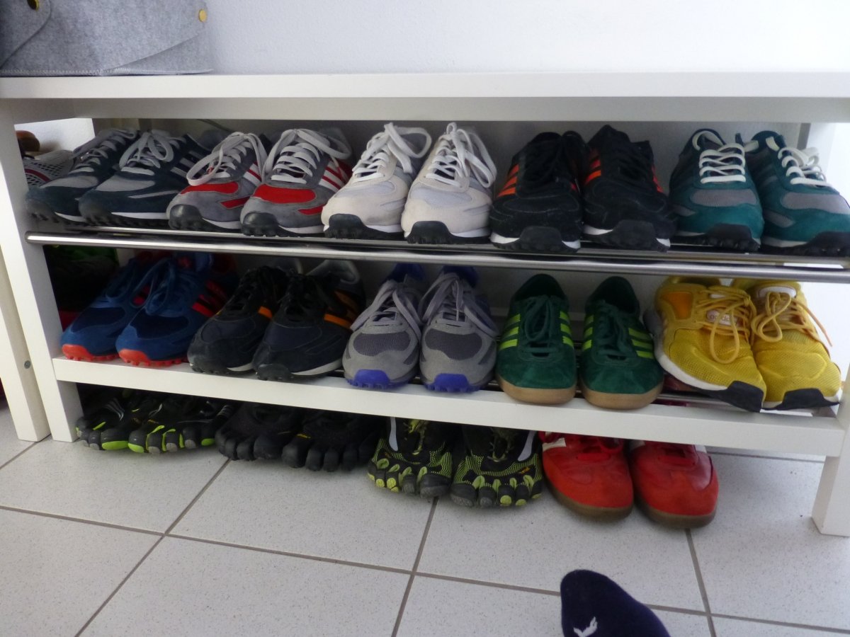 Frisch aufgeräumter Schuhschrank