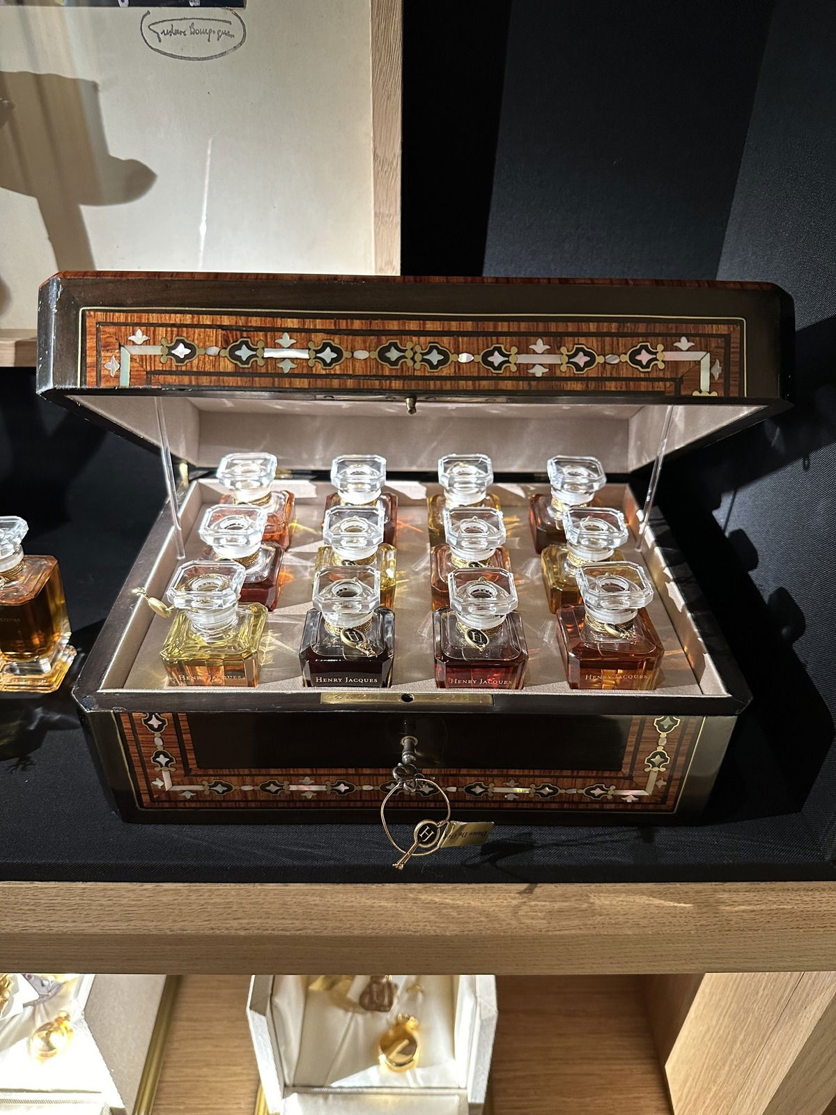 HJ Paris antique Chest
