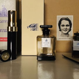 für Brünette: sie war...