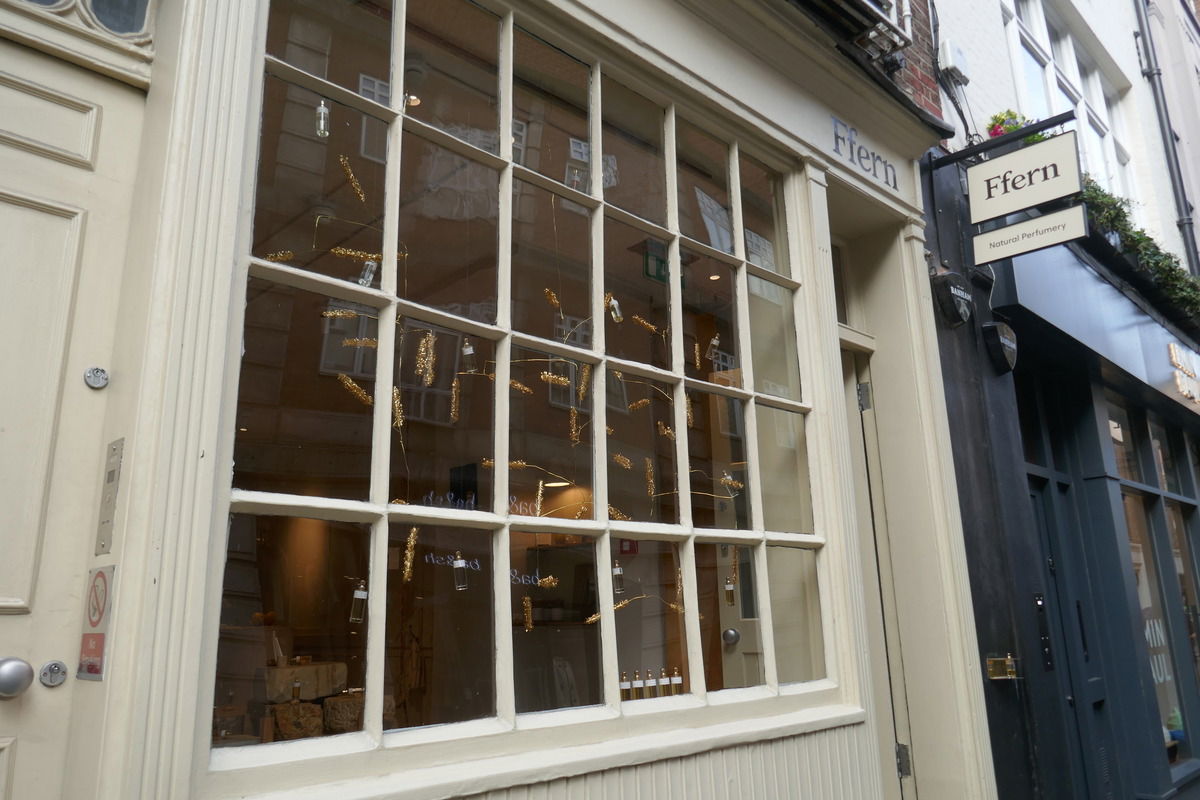 11.24, Ffern, London