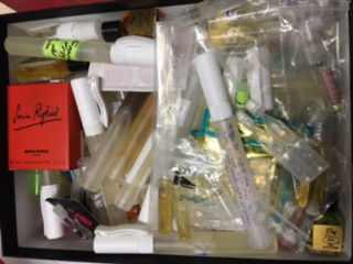 Naschschüssel 2 auf dem Schreibtisch