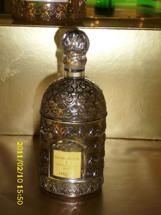ein wirklich seltenes Stück, Flacon Abeilles Edition Platine. Wurde zur 'Bon Marché'-Guerlain Eröffnung 1999 editiert.