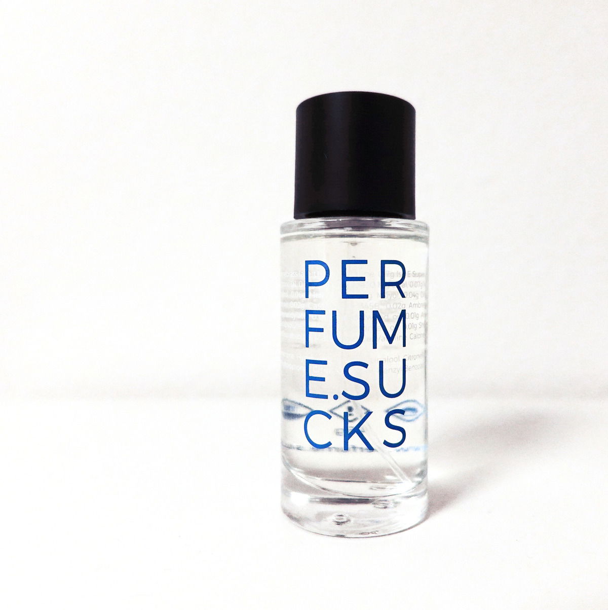 Blue von perfume.sucks is kreiert vom Schweizer Parfümeur Andreas Wilhelm.