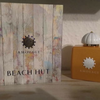 Amouage beach hut woman...