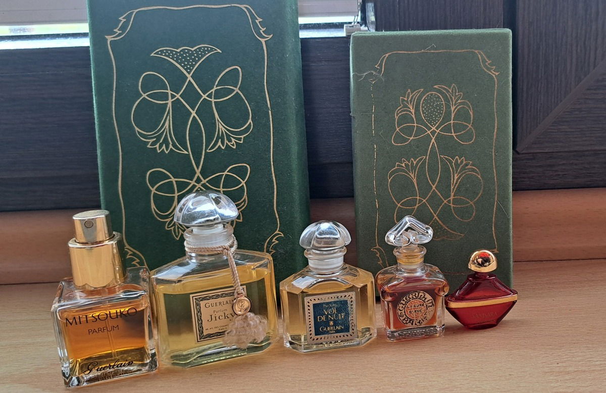 Meine Guerlain Extraits. Bis auf Mitsouko (2016) alles Vintages.