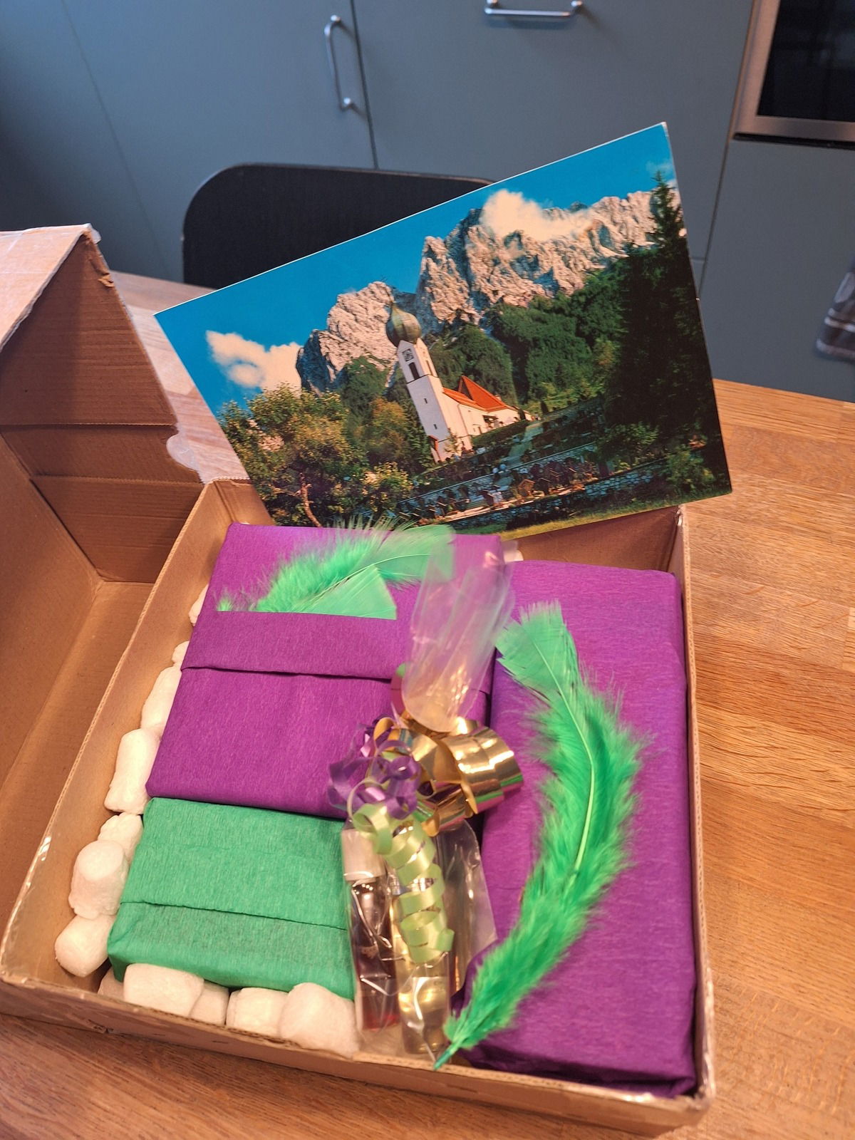 TAUSCHPÄCKCHEN! 💜💚 Eigentlich zu hübsch um ausgepackt zu werden! Danke, liebe Gerdi!