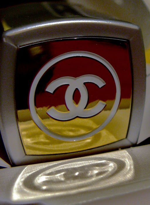 Boden des Taschensprayers Chanel Nr. 19