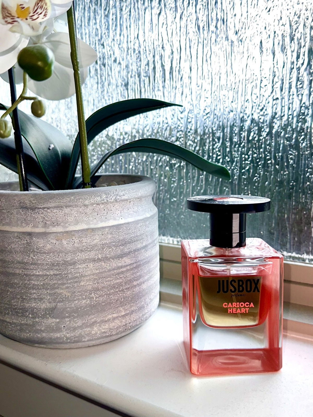 For those days when you crave a sweet fragrance, Jusbox Carioca Heart is the perfect choice. It exudes a touch of elegance and sophistication.