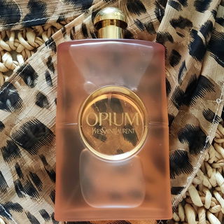 Opium vapeurs de parfum...