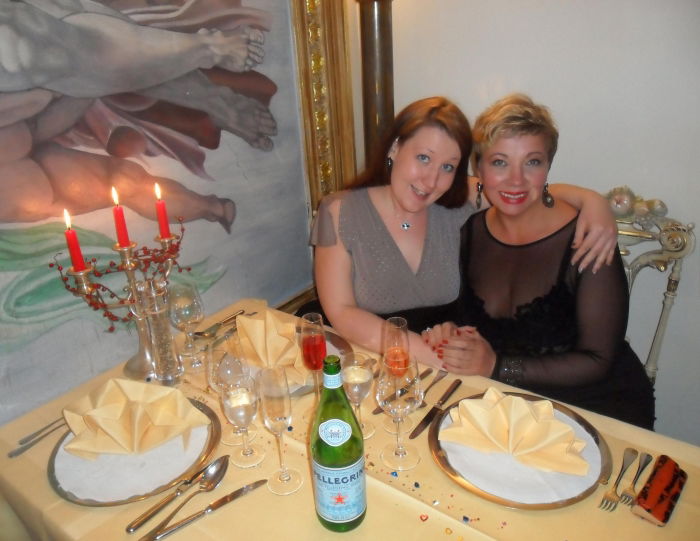 Am alljährlichen Weihnachtsmädelsabend (Restaurant "Michelangelo")