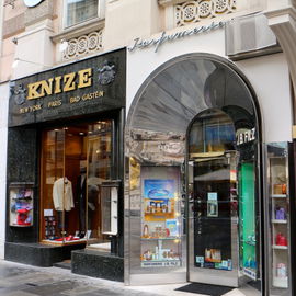 "KNIZE" / Parfümerie "...