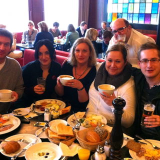 Sonntags (13.11.2011), ...