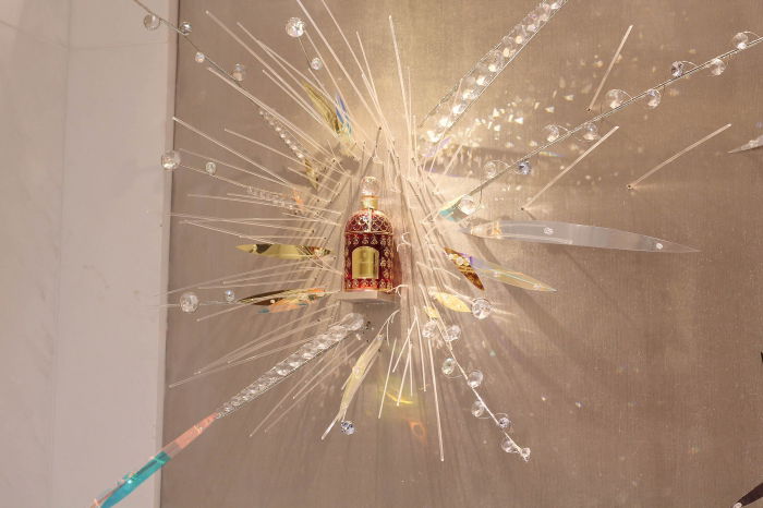Wand-Deko in der neu gestalteten Maison Guerlain auf den Champs-Élysées.....ein Traum!!!!