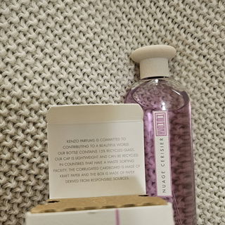 Infos im Deckel von Nua...