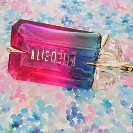Alien We Are All Alien Collector - Mugler