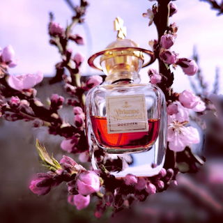 Eigentlich waren die Blüten mit einem anderen Flakon geplant. Den hab ich leider geschrottet, und danach keine Lust mehr. Lieben Dank 🙏🤗