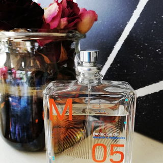 Molecule 05 - Escentric Molecules