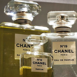 N°19 (Parfum) von Chanel