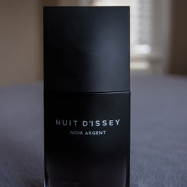 Of the Nuit D'Issey flankers this is my favorite, with a great grapefruit citrus and sweet resin instead of the usual tonka/vanilla of many others.