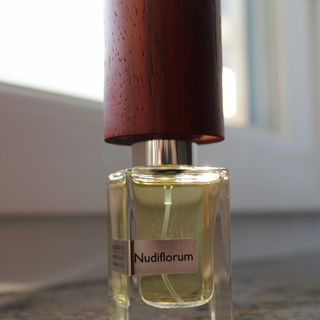 Nudiflorum (Extrait de Parfum) von Nasomatto