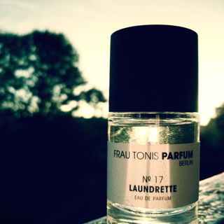№ 17 Laundrette (Eau de Parfum) - Frau Tonis Parfum