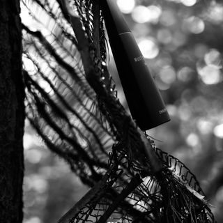 Beim Fotografieren lernt man einen Flakon, selbst wenn man mit ihm schon eine Weile unter einem Dach wohnt, nochmal ganz anders kennen und schätzen. Props an die Flakondesigner!