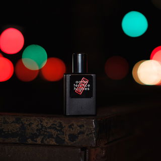 Happy Fragrance Friday! 🌸✨ I'm back this week after dedicating the past month to procuring future models rather than photographing them. 😉 This week, we're spotlighting the Aaron Terence Hudges Urban Fake. Ever since I dived into the world of fragrances, I've been an avid follower of ATH's YouTube videos. Beyond the detailed reviews, his videos have great behind the scenes stories woven within. My admiration for his creations grew exponentially when I discovered his affordable fragrance range. It's commendable when a brand introduces a budget-friendly line without compromising on its DNA. Thanks to a fellow Parfumo member, I got my hands on this gem. It swiftly became my daily go-to, captivating me with its great performance and universally appealing aroma. 🌟 For the photo, I aimed for a vibe that's both hip and youthful, set against the backdrop of a bustling city. 🌆 Hope you all enjoy! 😊📸
