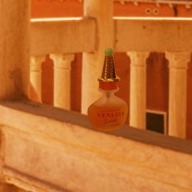 In der rustikalen Idylle fühlt sich Venezia Pastello wohl.