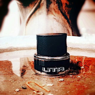 SchwarzWeiß in FARBE # Bai Horapa # Asphaltveilchen # ...and she's buying a stairway to heaven ... When she gets there she knows - if the stores are ALL closed