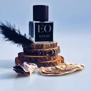 Ocean Deep ~ Mountain High 🐚 🐳 Ambrafarbene Tiefsee speit dunkelgrün–mineralische Menthol-Wal-Fontänen.Ich bin noch am erkunden,der Duft hat 1001 Facetten.🌹Für mich : eine der größten Neuerscheinungen 2024 🪼 Vielen Dank allen nochmals - das vorherige Foto habe ich gelöscht,es war nicht stimmig.