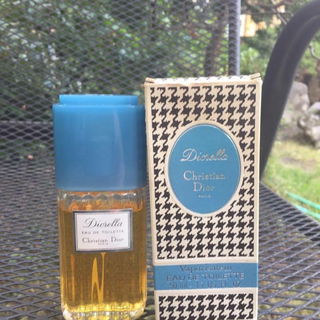 Bild als Erinnerung an wunderschönen Diorella-Duft von damals