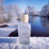 Schneekristallpalast; Ätherisches Trugbild; Rauhreifdiamanten glitzern auf Tannenspitzen; Glasklare Flüsse schimmern cremig in Mondzauberwelt. (by Gandix)