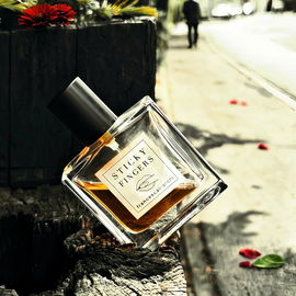 Sticky Fingers - Story 2020 : Ein bisschen Lippenleder.  Ein bisschen Patchbitch. Ein bisschen Zimtkakao. Ein bisschen Coromandel.  Ein bisschen Coco Cognac : 21°C Unterm Reißverschluss [k]ein Biber.DANKE ALLEN. 🧜‍♀️