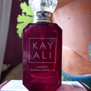 Lovefest Burning Cherry | 48 (Eau de Parfum) von Kayali