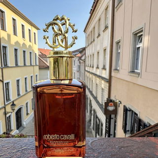 Ein Stück Stadtatmosphäre – danke für deinen Besuch 🏙️ A touch of city atmosphere – thanks for stopping by  💛