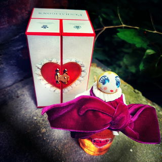 Der/die/das kleine Tralala erkundet die neue Umgebung.