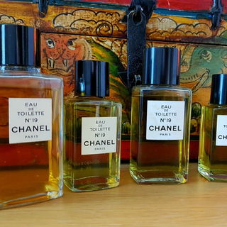 N°19 (Eau de Toilette) by Chanel