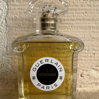 Dieses wunderbar duftende Drama in Parfumform erfreut nun jemand anderen. Bye, Mitsouko.