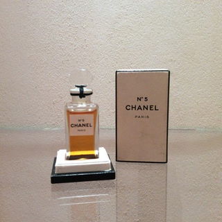 N°5 (Parfum) by Chanel