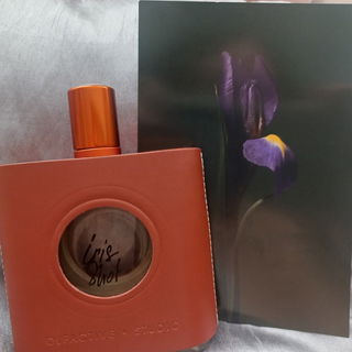 Iris Shot by Olfactive Studio