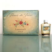 .. ist leider beim Transport ausgelaufen.. (ohne Stöpsel unter dem Verschluss); auf der Rückseite der Verpackung wird dieser kleine Flakon als Chypre-Extrait ausgewiesen (Schachtel-Design aus den 1920-er Jahren) (by Flakon11e)