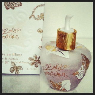 L'Eau en Blanc von Lolita Lempicka