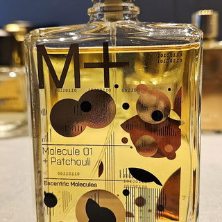 Molecule 01 + Patchouli - Escentric Molecules