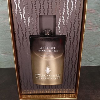 Apricot Innocence von Simone Andreoli