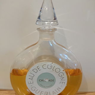 Mein Vintage Flakon - 12/23 ausgegraben in Mamas Nachlass in einer versteckten Schublade. Ich schätze 70er Jahre, evtl. auch 80er? Vielleicht weiß hier ja jemand , wie lange es diesen Flakon gab?