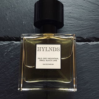 Hylnds - Pale Grey Mountain, Small Black Lake von D.S. & Durga