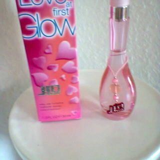 Love At First Glow von Jennifer Lopez